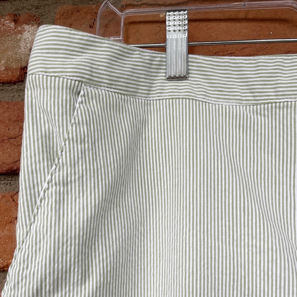 Seersucker Micro-striped Green and White Capris Size 14 Summer Breezy Casual - Picture 3 of 8
